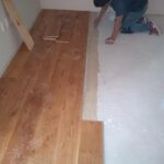 pegado de piso de madera